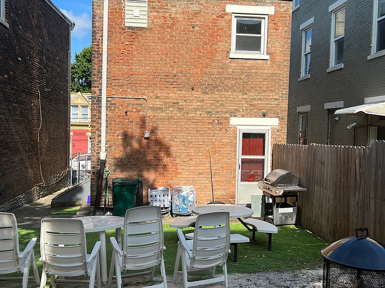 2240 Flora St — Photo 4