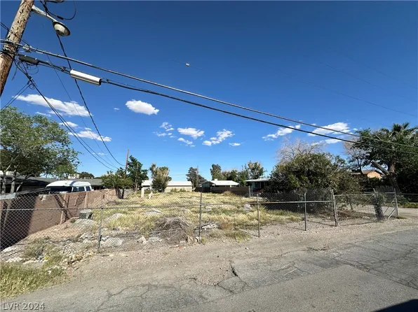 35 N 27th St, Sunrise Manor, NV 89101