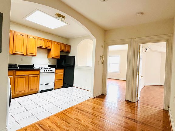 2nd image of 807 Saint Paul St APT 3B