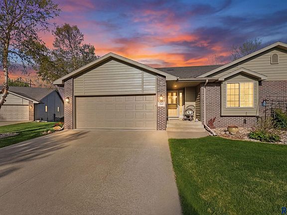 2nd image of 3403 S Pennant Pl