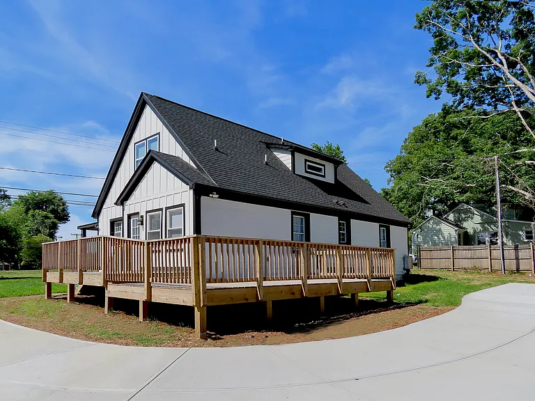 527 Cornelius St — Photo 25