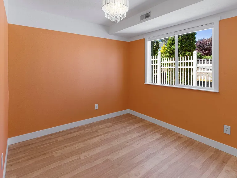 5th bedroom - Orange, downstairs