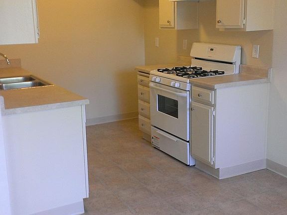 4th image of 1920 E 52nd St #202