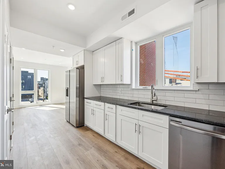 1350 N Front St #303 — Photo 7