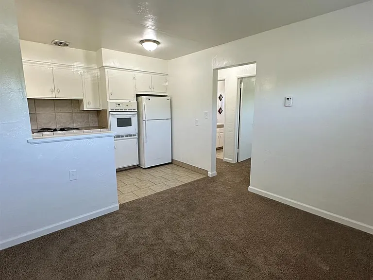 2404 N Angus St — Photo 3
