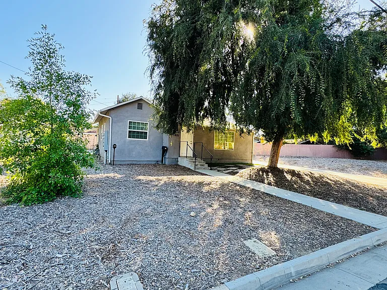 825 N Pasadena Ave — Photo 1