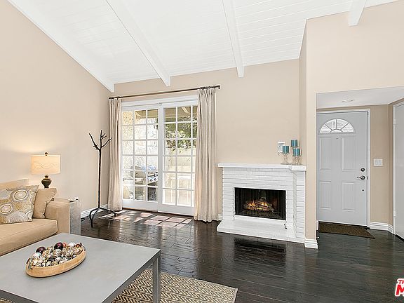 3rd image of 11756 Moorpark St Unit B