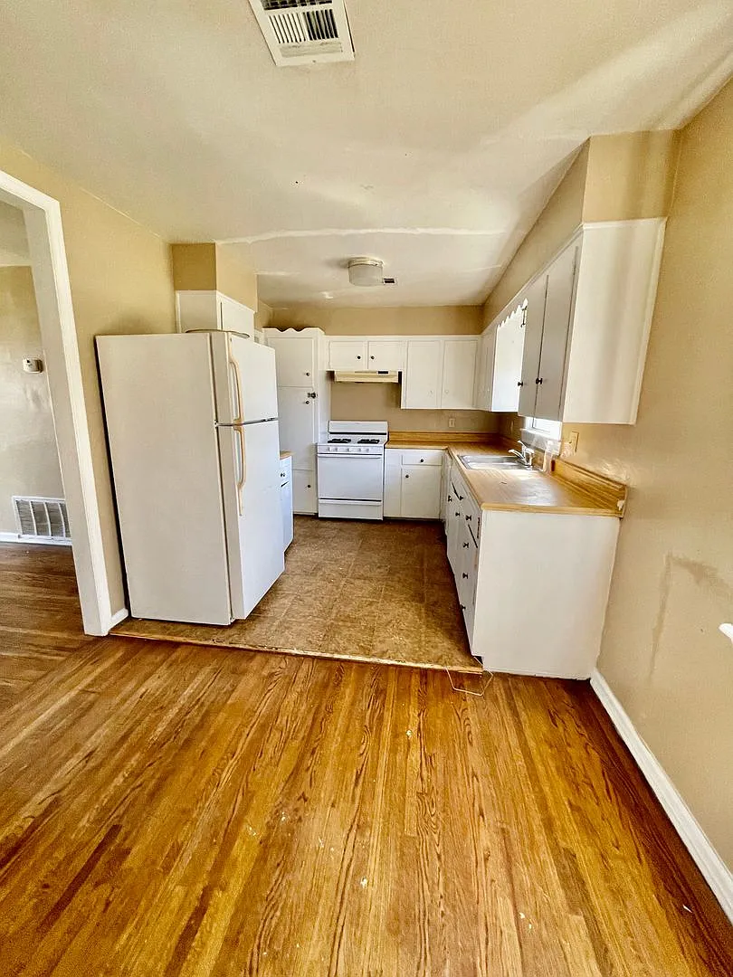 3 bedroom 1 bath House — Photo 4
