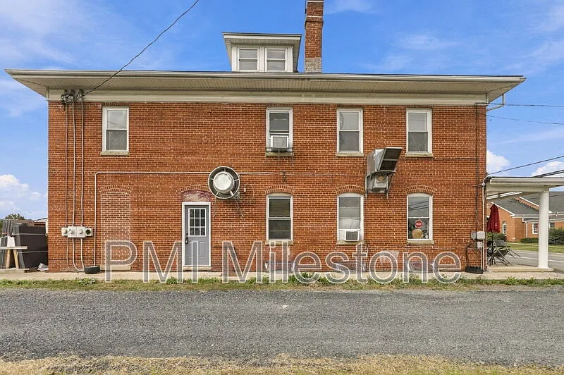 2 bed, 1.0 bath, 1712 sqft, $1,230 — Photo 1
