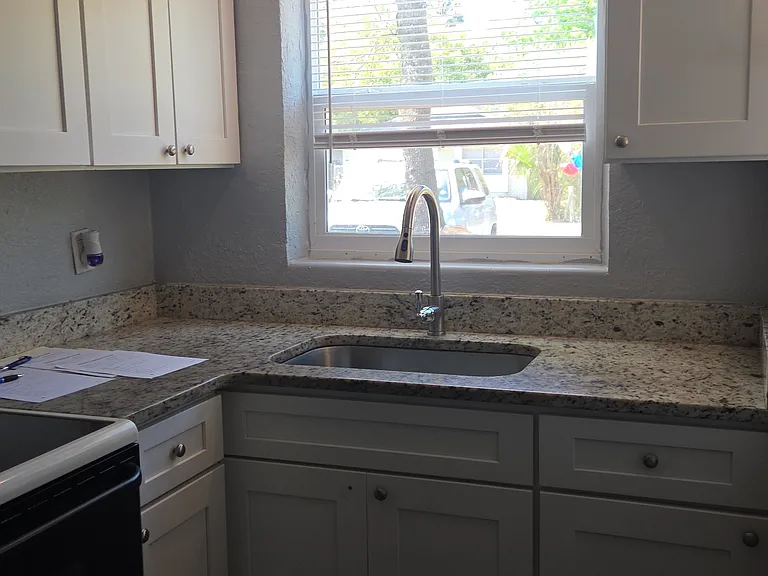 1311 Pine Ave — Photo 4