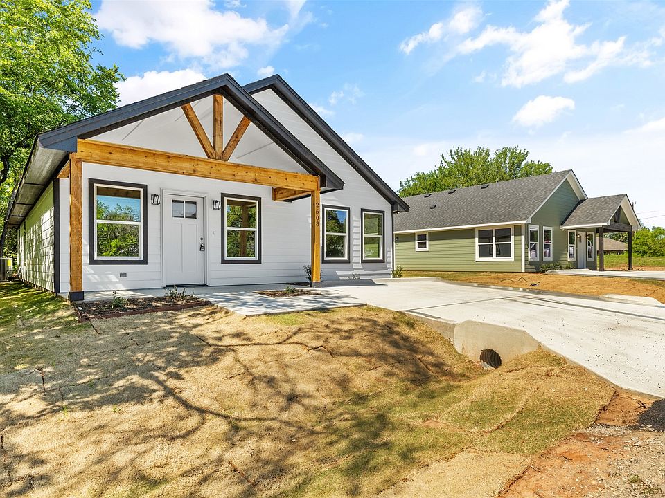 1st image of 2608 S Oak Trl