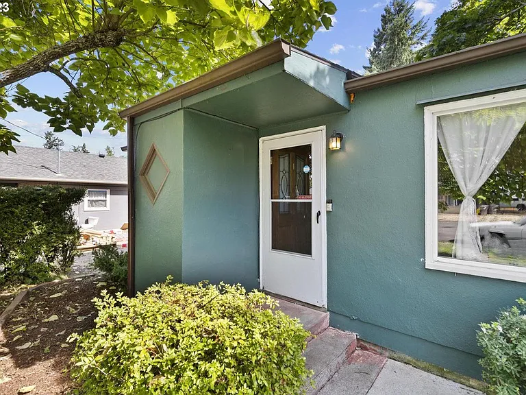 499 SW 5th Ave — Photo 5