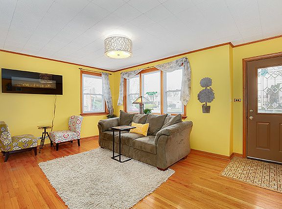 4th image of 9233 Crescent Dr