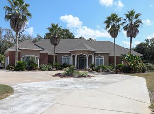 1010 Boxwood St, Pascagoula, MS 39567