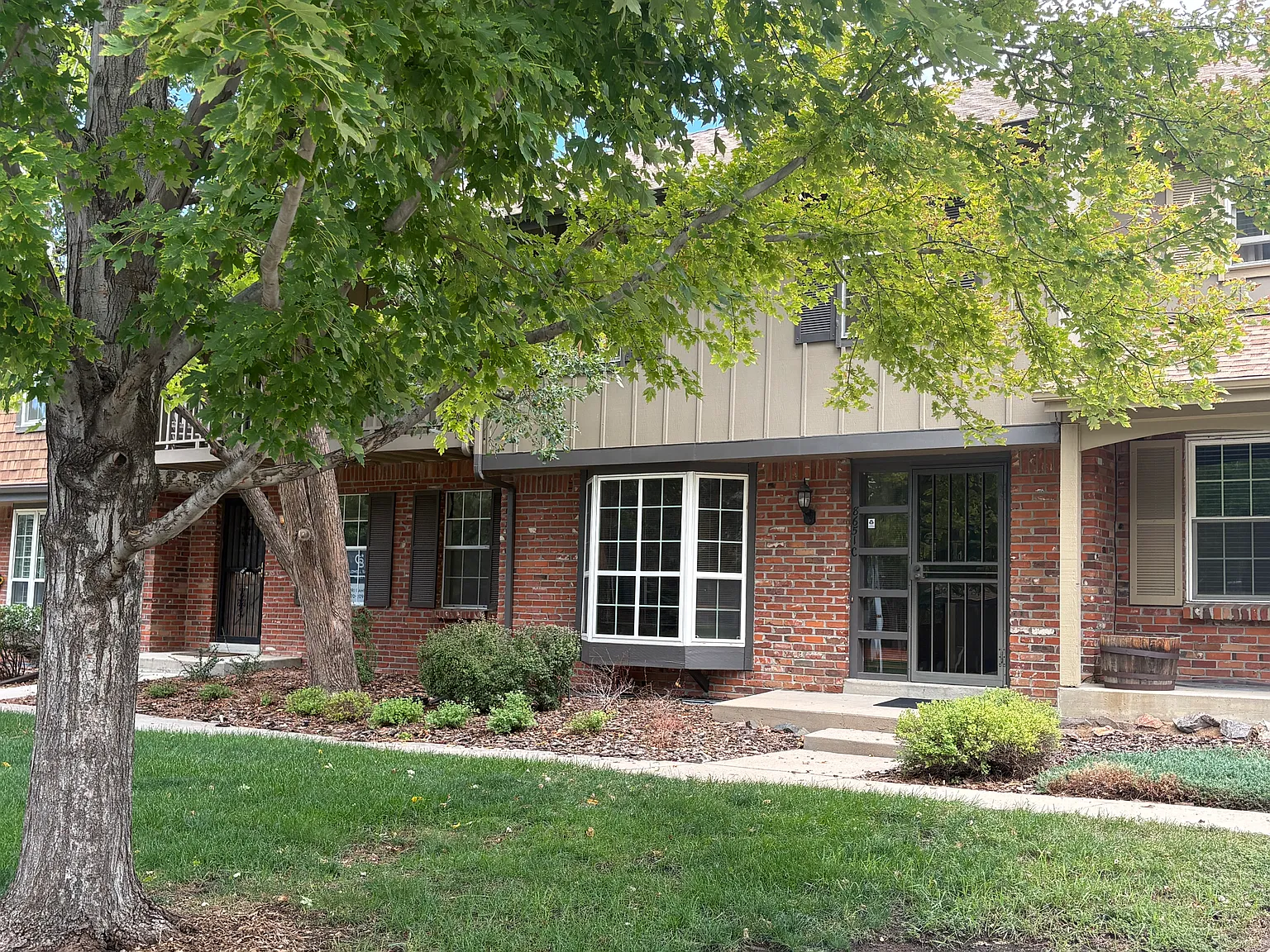 3 bed, 2.5 bath, 1385 sqft, $2,500 — Photo 3