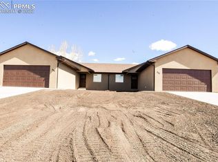 977 & 979 S Harmony Dr, Pueblo, CO 81007