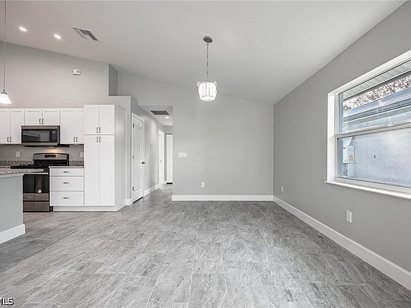 5th image of 184 Village Cir