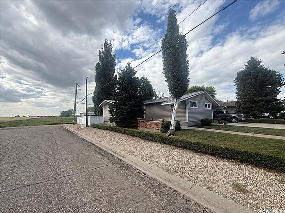 2nd image of 66 Kasper CRESCENT