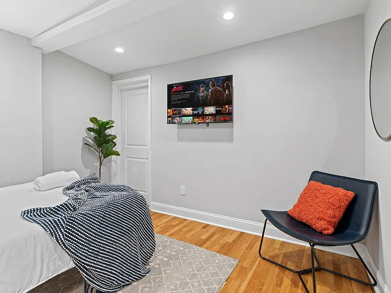 833 Corinthian Ave — Photo 21