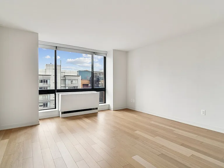 1 Columbus Pl #N15J — Photo 3