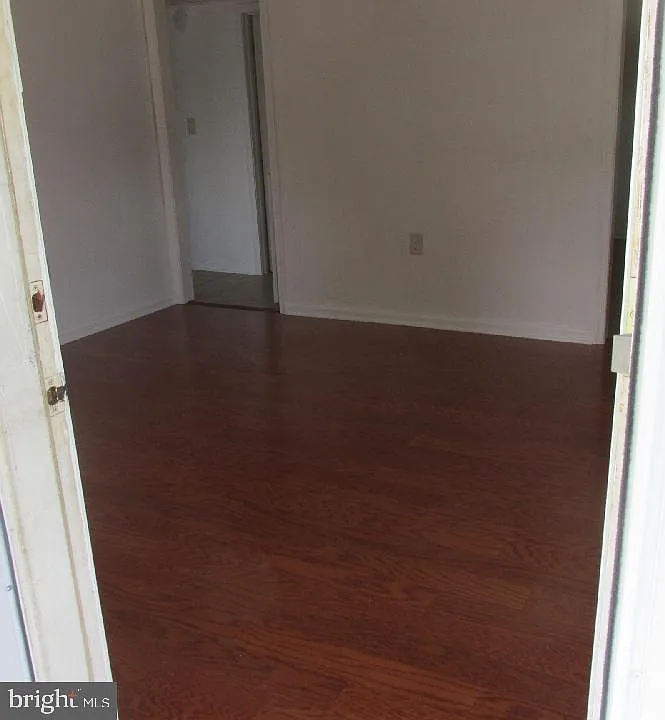 2 bed, 1.0 bath, 750 sqft, $1,300 — Photo 3