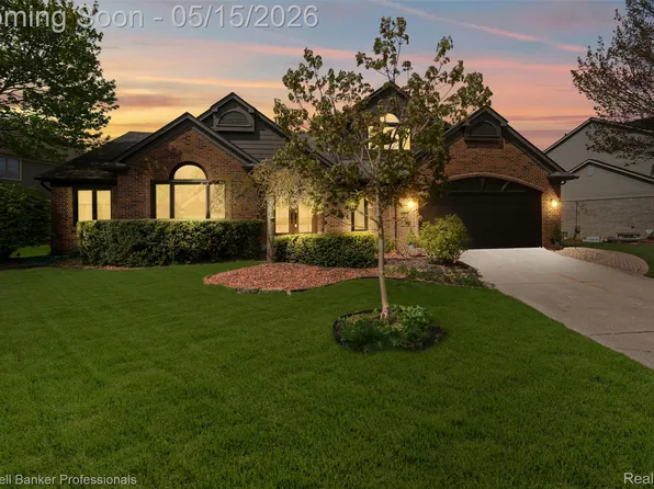 24295 Roma Ridge Dr, Novi, MI 48374