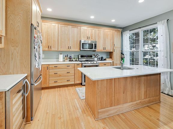 2nd image of 3916 Charles Ave