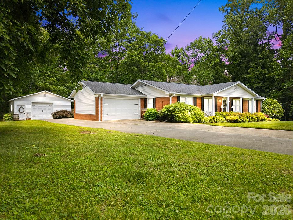 1st image of 805 Pine Hill Dr