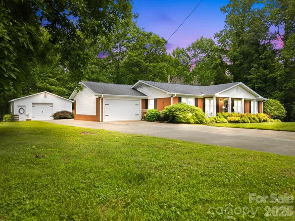 805 Pine Hill Dr, Granite Quarry, NC 28146