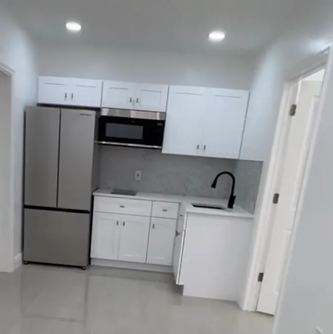 1 bed, 300 sqft, $1,400 — Photo 2