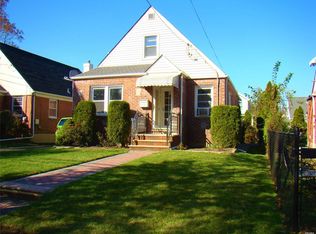 53 Georgia St, Valley Stream, NY 11580