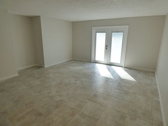 3rd image of 217 Dorchester Sq