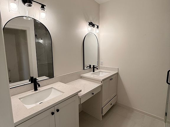 4th image of 2108 E Elliana St #3