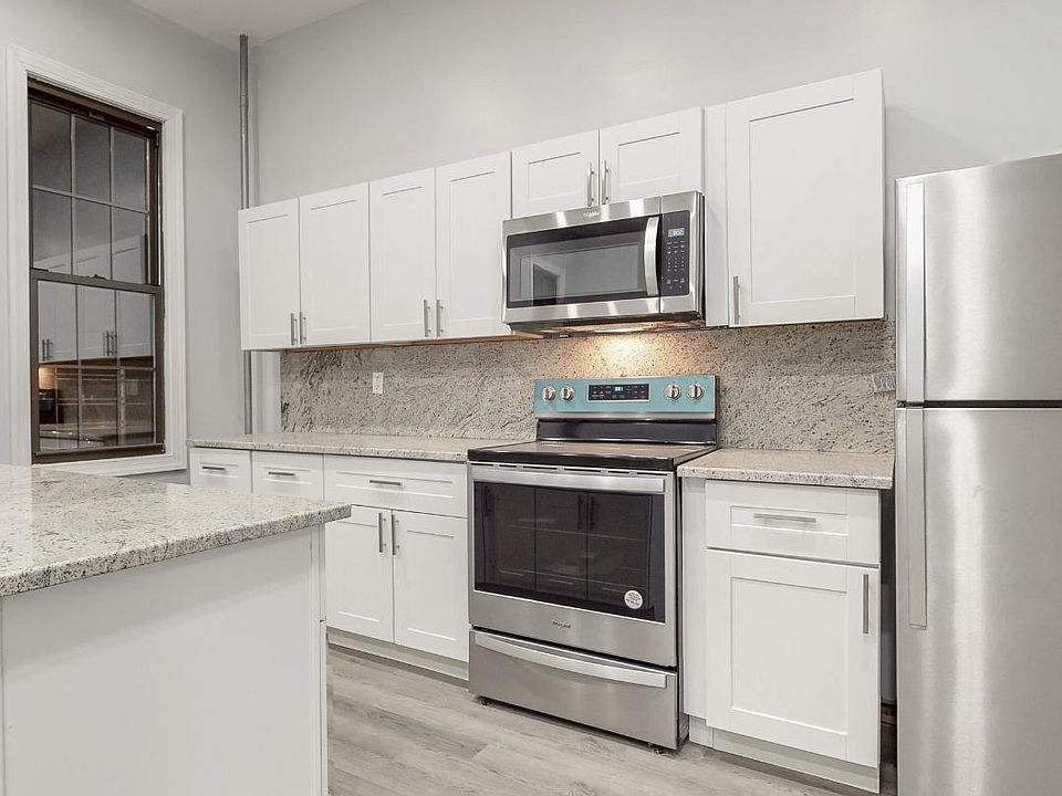 1st image of 236 Hull St Floor 1