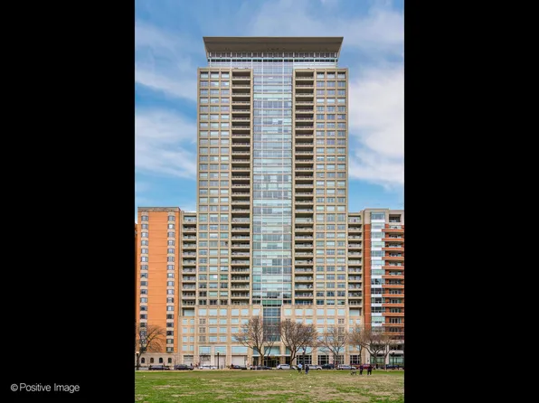250 E Pearson St APT 1903, Chicago, IL 60611