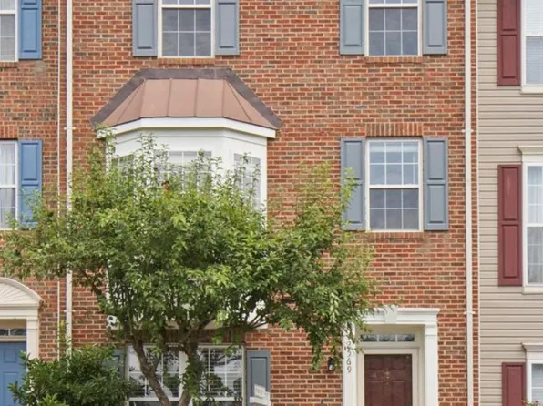 2569 Sutters Mill Dr, Herndon, VA 20171