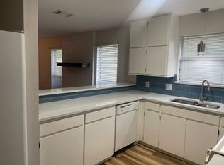 5914 Royal Club Dr, Arlington, TX 76017
