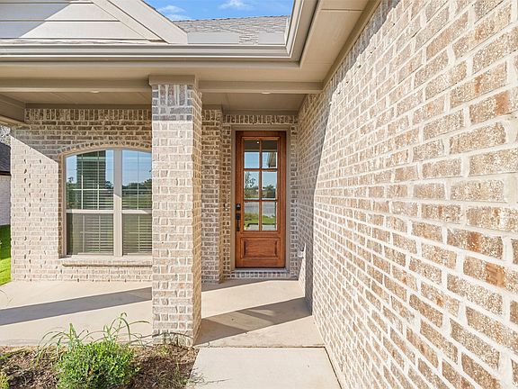 5th image of 701 Escovedo Dr