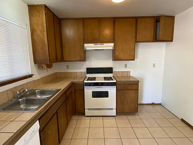 16463 Solvang Ave — Photo 13