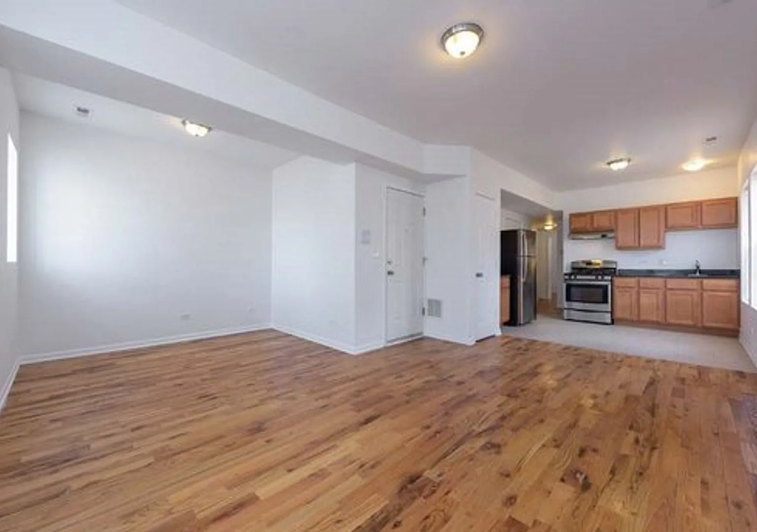 2 bed, 800 sqft, $1,550 — Photo 3