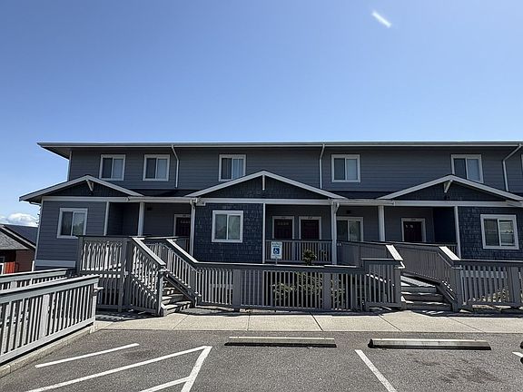 2nd image of 3602 Portage Ln Unit 101