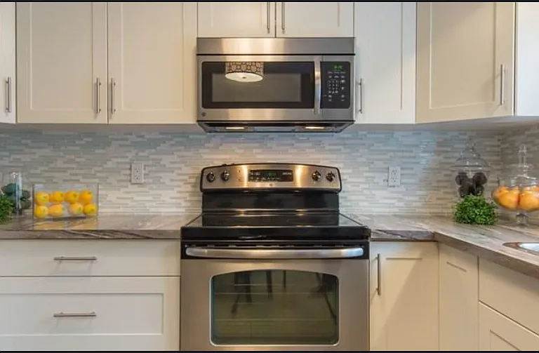 487 East Ave #4 — Photo 3