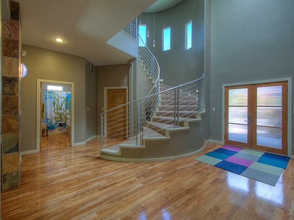 5th image of 8205 Desert Lily Ln NE