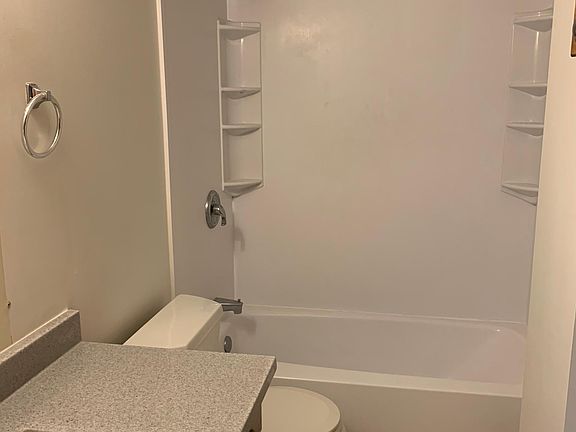 5th image of 3940 Franklin St APT 2