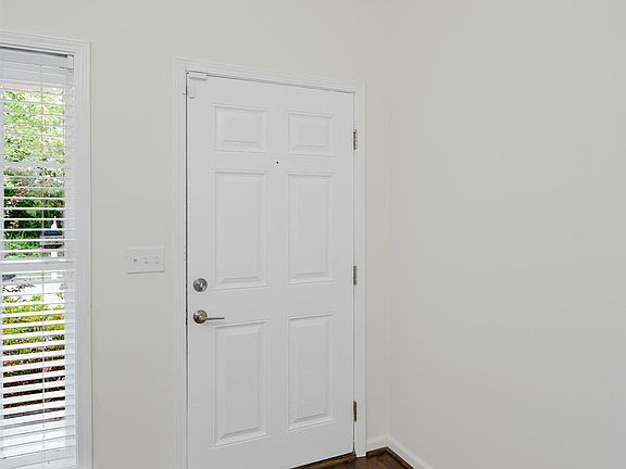 5th image of 212 Mitoba Trl