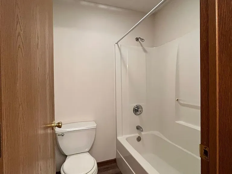 1001 Fannon Dr — Photo 12