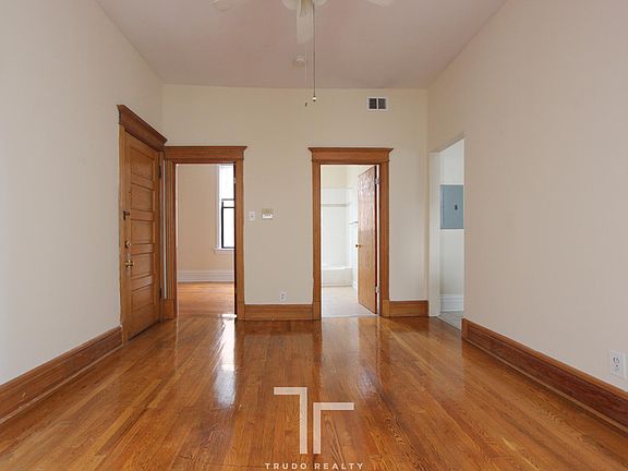 2nd image of 3521 N Wilton Ave #0