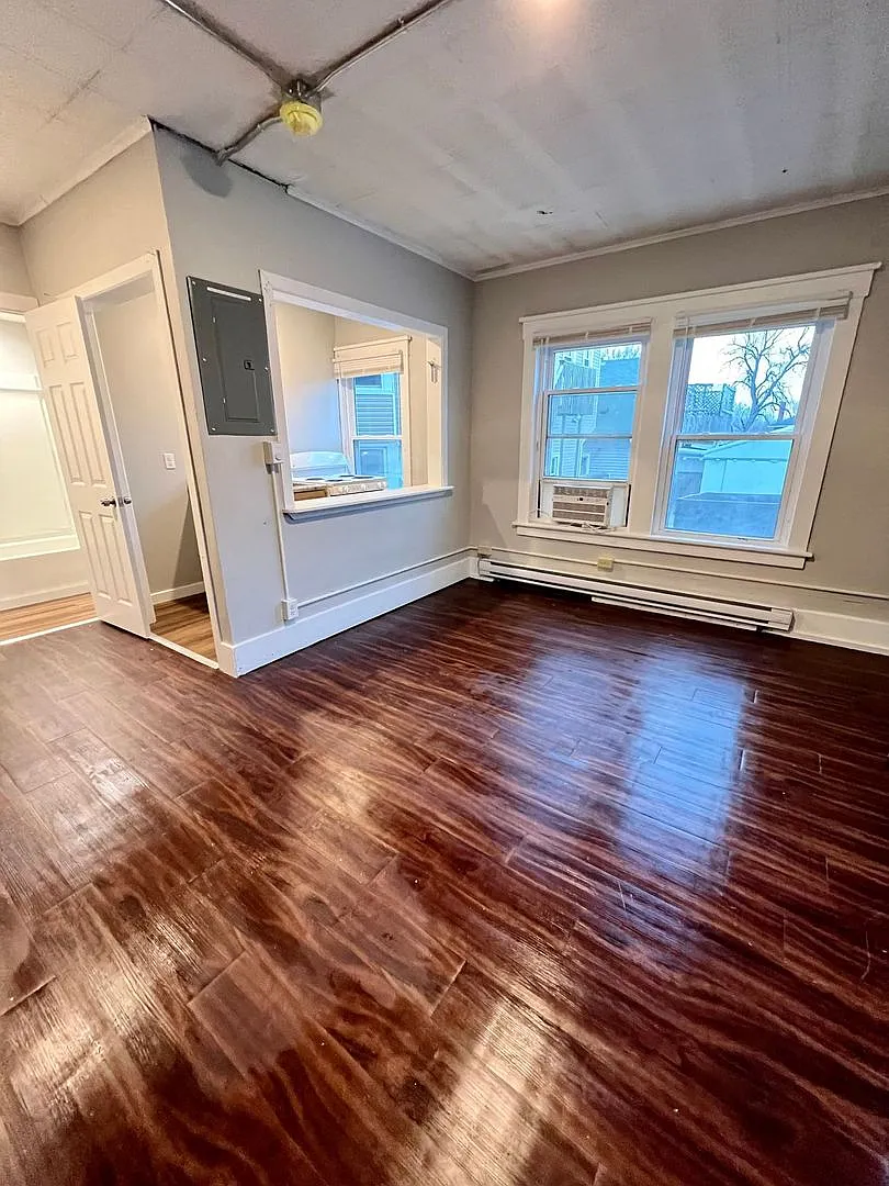 ZB - 208 Scott St — Photo 2