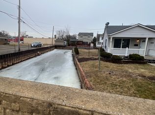 22405 Beach St, Saint Clair Shores, MI 48081