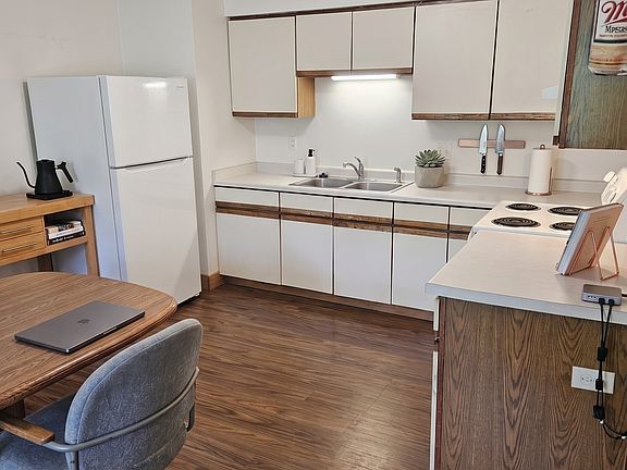 5th image of 423 State St #2